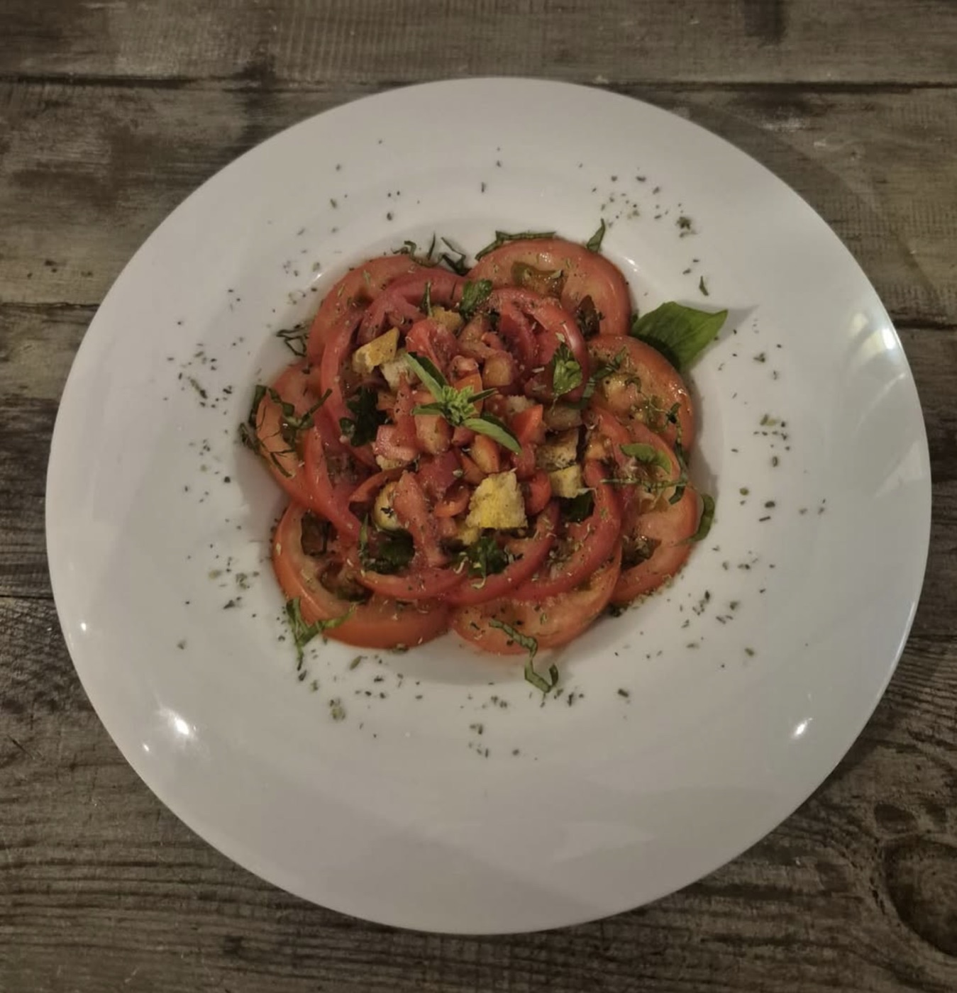 Ensalada de tomate y albahaca